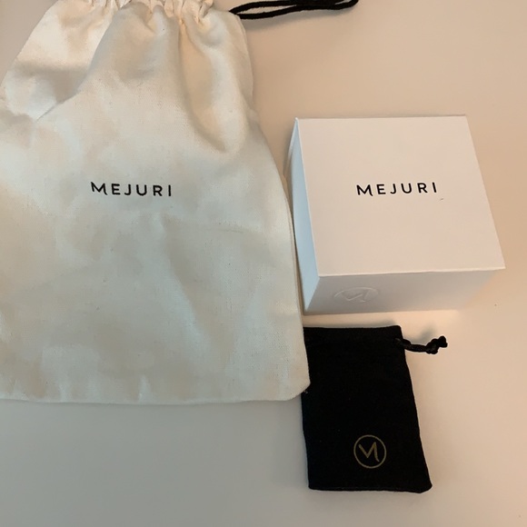 Return to Tiffany bracelet and Mejuri packaging - Picture 5 of 6